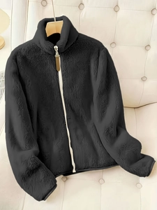 Veste élégante en fausse fourrure noire avec col montant et fermeture éclair hiver