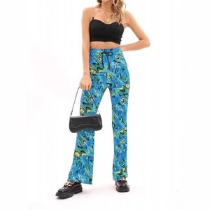 Pantalon évasé à taille haute pour femme avec motifs abstraits bleus et cordon noir