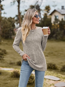 Women's casual grey ribbed-knit long sleeve t-shirt with crew neck and stylish fit