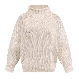 Jersey de punto grueso para mujer con cuello alto en color crema y diseño holgado