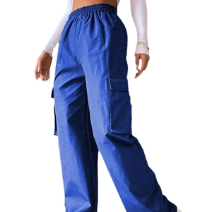 Pantaloni cargo blu reale da donna a vita alta con elastico e grandi tasche a patta