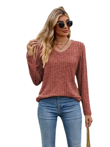 Camiseta de manga larga con cuello en V para mujer en color rosa palo con tejido de canalé