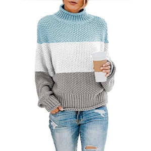 Damen Rollkragenpullover mit grobem Strickmuster und Farblock-Streifen in Blau und Weiß