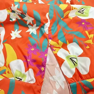 Robe d'été bohème à imprimé floral orange vif avec détail de fermeture éclair invisible