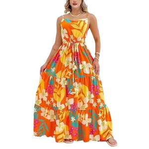 Robe longue bohème à fleurs avec fines bretelles et jupe à volants en orange éclatant