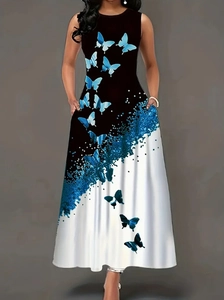 Detail eines ärmellosen A-Linien-Maxikleids mit blauem Schmetterlingsdruck und Taschen
