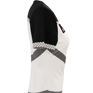 Women's V-neck short sleeve top with 3D digital print and geometric cuffs in slim fit