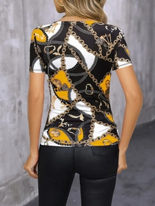 Close-up of vibrant 3D chain print and retro graphic details on slim-fit back of the T-shirt