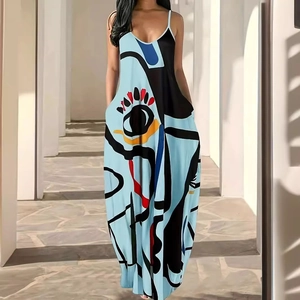 Robe longue d'été à imprimé visage abstrait et fines bretelles en bleu clair