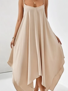 Elegantes champagnerfarbenes Seidensatin-Maxikleid mit unregelmäßigem Saum für festliche Partys