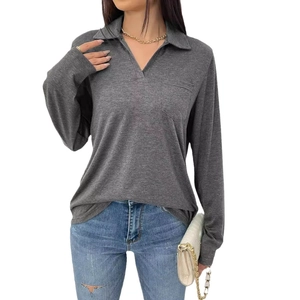 Haut polo gris à manches longues pour femmes avec col en V et poche poitrine