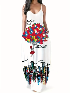 Détail de l'imprimé ballons colorés et de la poche sur cette robe longue d'été blanche