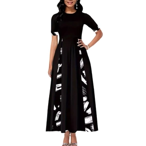 Robe longue noire pour femme avec imprimés blancs contrastés et silhouette trapèze taille haute