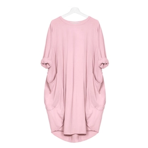 Robe rose pâle à manches longues coupe ample avec col rond et grandes poches