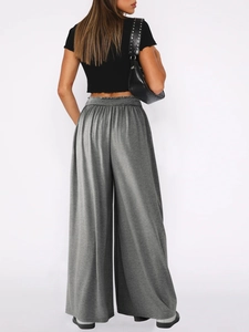 Pantalon gris femme taille haute jambe large avec une coupe fluide et élégante