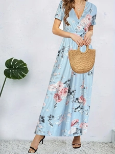 Robe longue fleurie à col en V et manches courtes, bleu clair avec taille haute