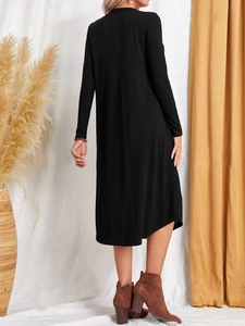 Robe midi élégante à manches longues noire avec ourlet incurvé et coupe droite
