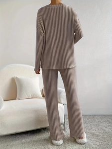 Ensemble 2 pièces femme en maille côtelée avec haut ample et pantalon droit chic