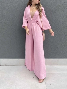 Ensemble deux pièces rose avec chemise ample à manches longues et pantalon large taille haute
