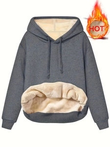 Detail des warmen beigen Fleecefutters und des dicken Materials im dunklen Hoodie