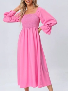 Robe maxi rose à manches longues avec col carré et détails smokés pour femmes