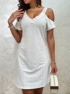 Elegant white lace hollow-out dress with V-neck and cold shoulder bohemian style