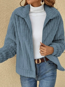 Giacca da donna in pile teddy con cerniera e colletto a rever in colore blu nebbia