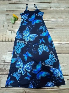 Robe longue d'été pour femmes avec imprimé papillon bleu sur tissu bleu foncé