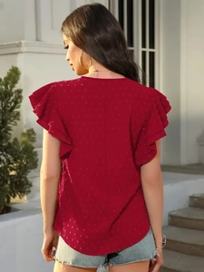 Haut rouge à pois suisses pour femme avec d'élégantes manches à volants double couche