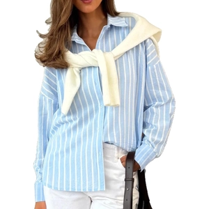 Chemise à rayures verticales bleu clair pour femme avec col classique et coupe ample