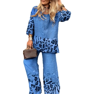 Ensemble deux pièces pour femme avec haut à patchwork léopard et pantalon large fluide