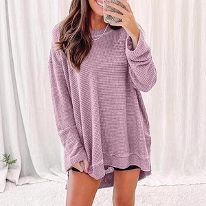 Tunica da donna in maglia a nido d'ape color lavanda con vestibilità ampia e spacco