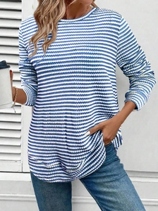 Camiseta de manga larga a rayas azules y blancas para mujer con cuello redondo casual