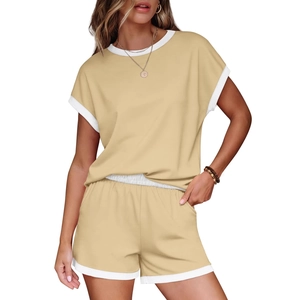 Ensemble d'été décontracté pour femme avec haut à manches courtes et short kaki clair