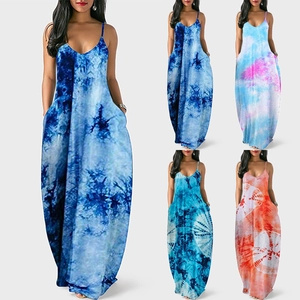 Detailansicht der Boho-Batikdrucke und Seitentaschen an Damen-Maxi-Sommerkleidern