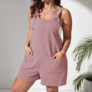 Sleeveless romper with tie-shoulder straps and patch pockets in dusty pink ribbed fabric