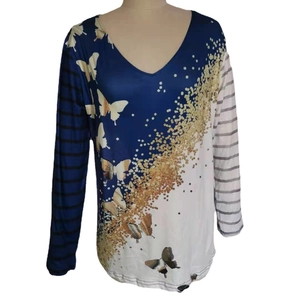 Top da donna a maniche lunghe con scollo a V, stampa a farfalla e patchwork a righe asimmetriche