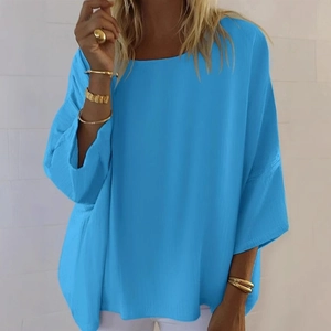 Camicetta casual blu cielo con scollo rotondo e maniche a tre quarti da donna