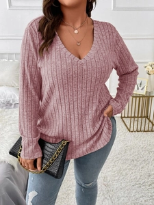 Detail of V-neck long sleeve top in ribbed mauve fabric with gold necklace styling