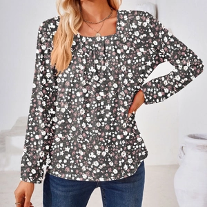 Top floral de manga larga con cuello cuadrado y detalles plisados en gris oscuro