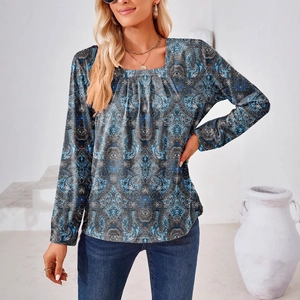 Top de mujer con estampado paisley, manga larga, escote cuadrado y detalles plisados