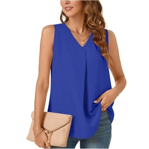 Camiseta sin mangas de gasa azul real con cuello en V y pliegue frontal central