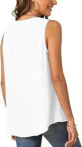 Detalle de blusa blanca sin mangas de gasa para mujer con cuello redondo y diseño holgado