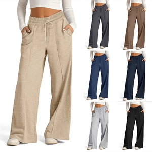 Détail du pantalon taille haute à jambes larges avec cordon en 7 couleurs unies