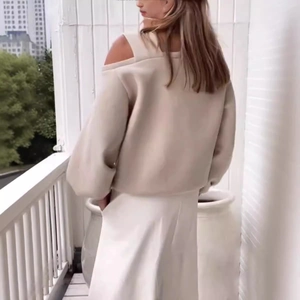 Off-shoulder long sleeve sweatshirt in apricot with loose lantern sleeves for women