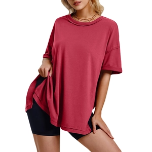 Detail of burgundy oversized cotton T-shirt featuring side slits and a crew neck cut