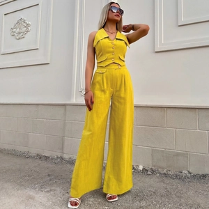 Ensemble deux pièces jaune pour femmes avec gilet sans manches et pantalon large taille haute