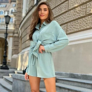 Ensemble décontracté vert menthe pour femme avec chemise à manches longues et short taille haute