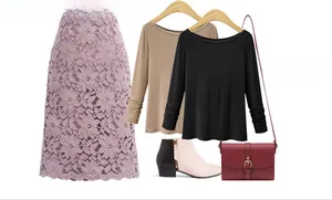 Mise à plat d'une jupe midi en dentelle florale avec hauts chic à manches longues et sac