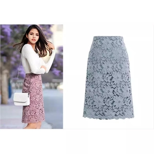 Jupe midi élégante en dentelle florale pour femme en rose et bleu avec taille haute